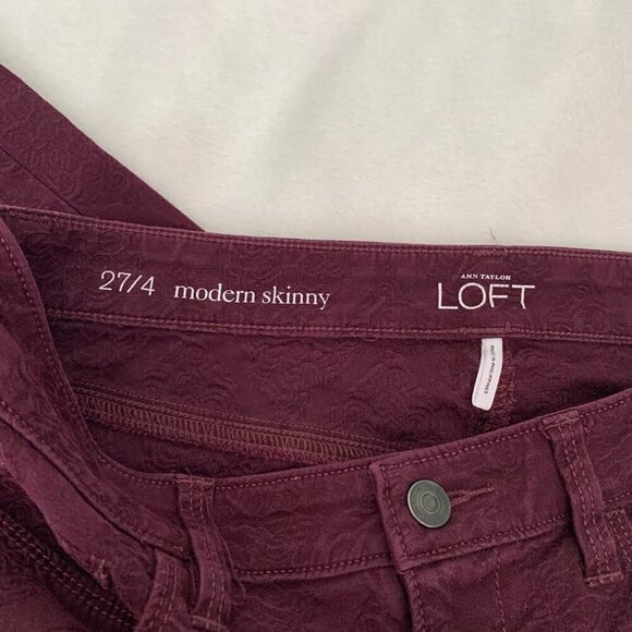 LOFT modern skinny maroon baroque texture skinny stretch ankle pants - Picture 4 of 8